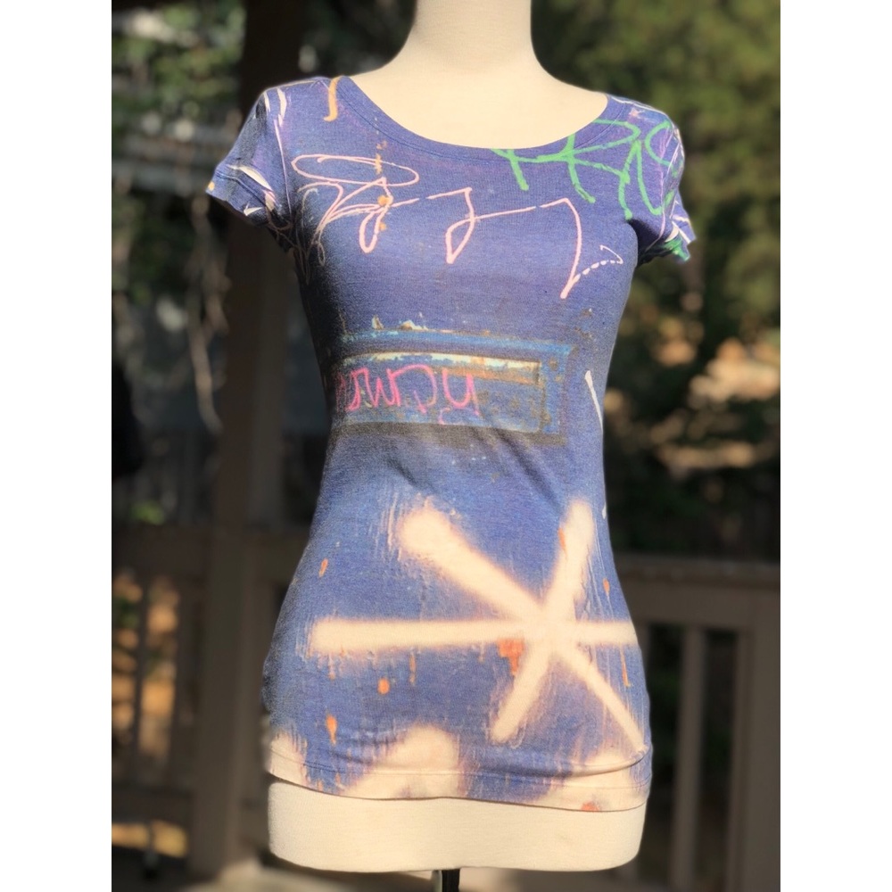 A graphic tee.